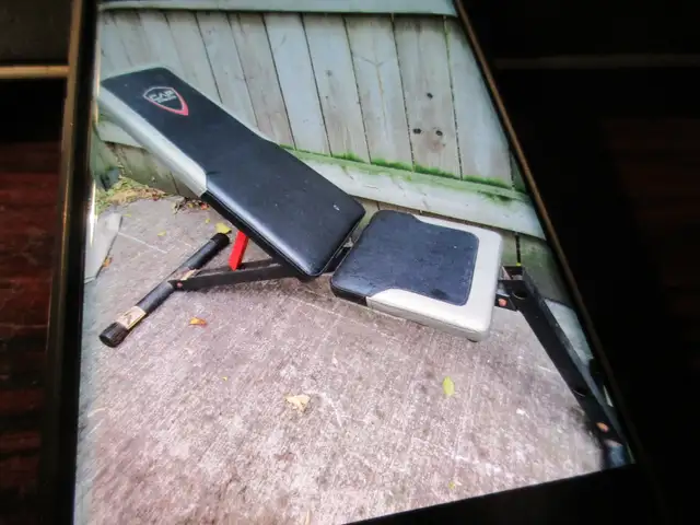 Cap  press  weight bench stand