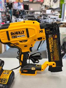 DEWALT 20V MAX Lithium-Ion 18-Gauge Cordless Brad Nailer