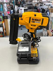 DEWALT 20V MAX Lithium-Ion 18-Gauge Cordless Brad Nailer - Photo 2