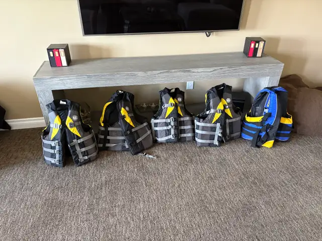 Mutang Survival life’s jackets