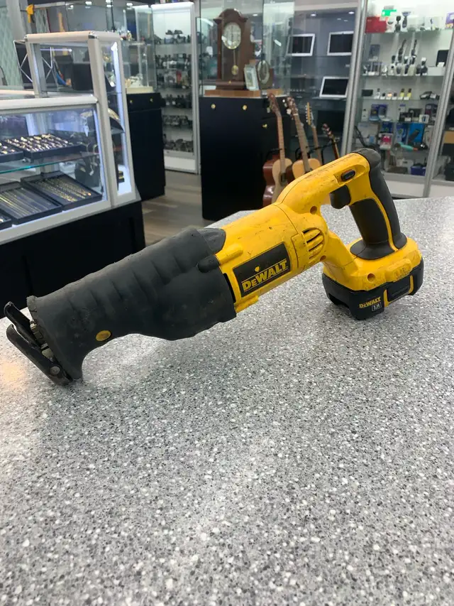 Dewalt DC385 18 Sawzall