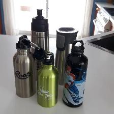 10 CONTENANTS D'EAU OU CAFÉ 6' MÉTAL 4' PLASTIQUE: $3.00 CHACUN