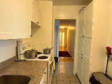 private room for rent in Bright apartment - Photo 7
