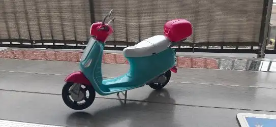 BARBIE OR STEFFI VESPA