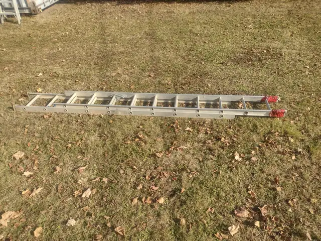 Echelle en aluminium 20 pieds en tres bonne condition