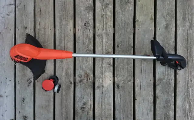 Black Decker ST7700 Electric Weed Eater (4.4A - 10,000 RPM)
