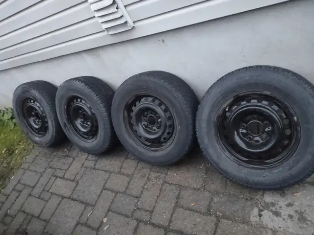225-70R16x4 jantes Dodge Journey 2009. Bolt Pattern 5x127