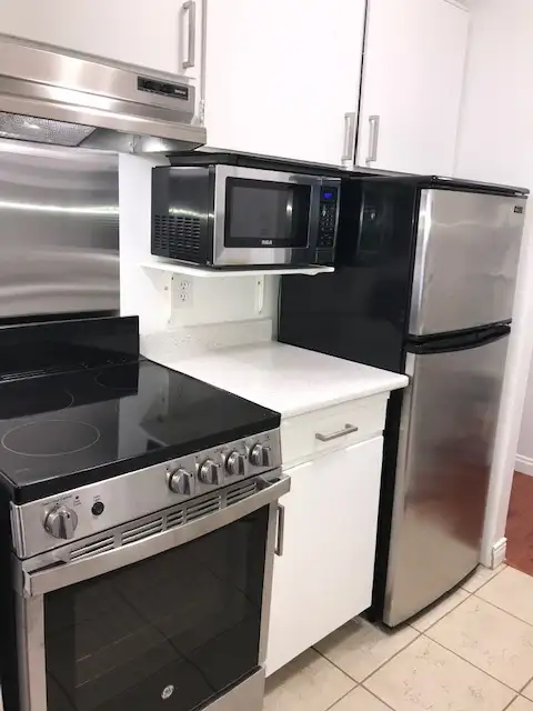 West End/Dec 1, Nice updated 1 Br Corner Unit/Parking/Beach