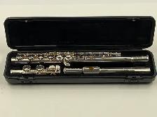 Yamaha YFL-221 Silver Plated Flute in Like New Condition