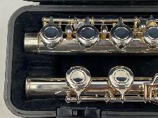 Yamaha YFL-221 Silver Plated Flute in Like New Condition - Photo 2