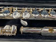 Yamaha YFL-221 Silver Plated Flute in Like New Condition - Photo 3