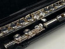 Yamaha YFL-221 Silver Plated Flute in Like New Condition - Photo 5