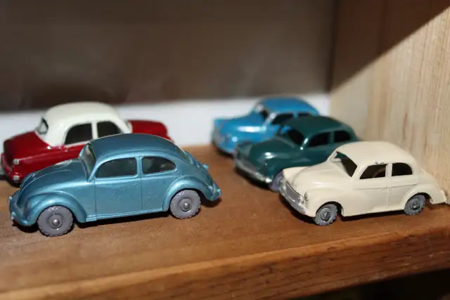 1950's MOKO lesney Matchbox Morris Minor cars plus others Trades