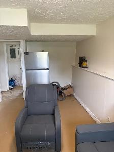 Pet friendly 2 bedroom Semi private basement  w/ Shared Kitchen - Photo 3