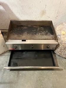 Vulcan 3 burner electric commercial grill - Photo 2