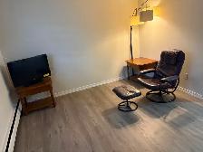 Fully renovated furnished one bed one bed condo - Photo 9