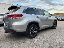 2017 Toyota Highlander LE - Photo 2