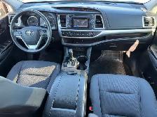 2017 Toyota Highlander LE - Photo 3