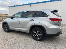 2017 Toyota Highlander LE - Photo 4