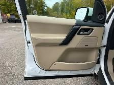 2015 LAND ROVER LR2  LOW KM  4X4  MUST SEE - Photo 14