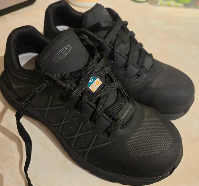 Soulier noir  avec cap d’acier neuf