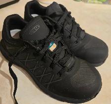 Soulier noir  avec cap d’acier neuf