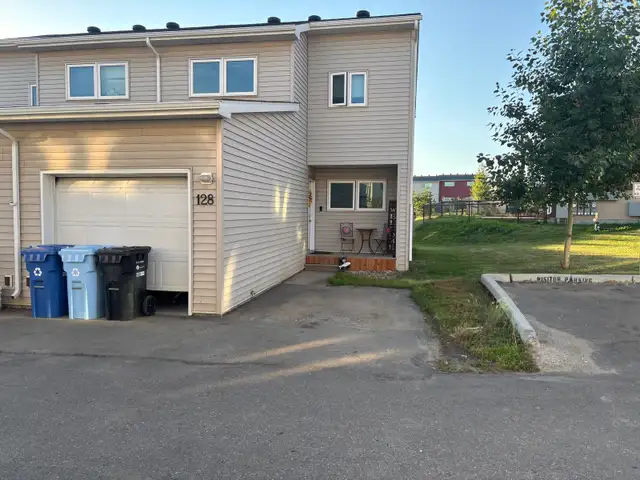 2 bed, 1.5 bath townhouse in Abasand
