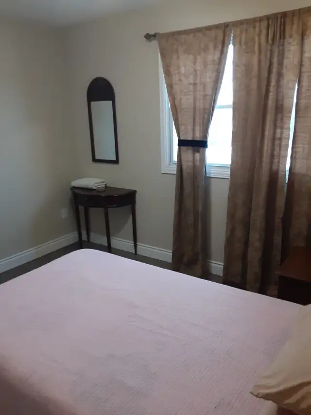 Furnished Room for Rent Winston Churchill/Dundas