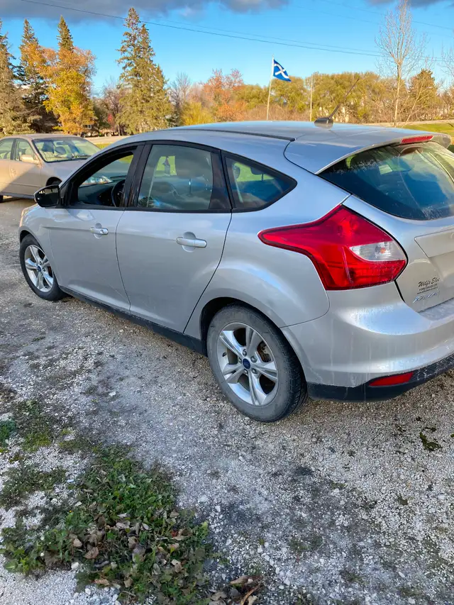 2012 Ford Focus SE hatchback-2900 obo !