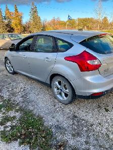 2012 Ford Focus SE hatchback-2900 obo !