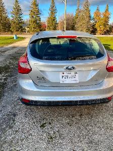 2012 Ford Focus SE hatchback-2900 obo ! - Photo 2