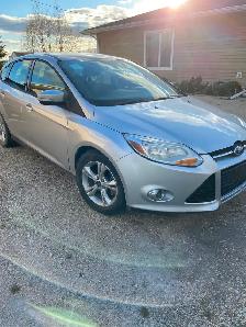 2012 Ford Focus SE hatchback-2900 obo ! - Photo 4