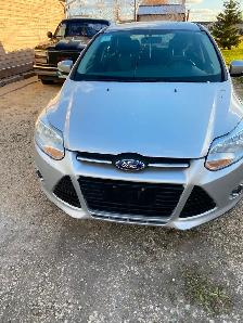 2012 Ford Focus SE hatchback-2900 obo ! - Photo 9