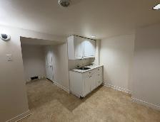 Bright bachelor apt near Richmond Row – $900 all inclusive