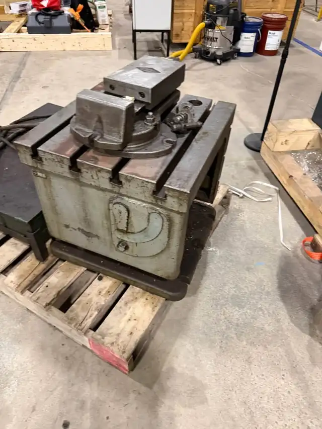 Industrial Milling Machine Table with Swivel Vise, Milton ON