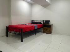 Basement room with attached washroom near Kennedy station - Photo 2
