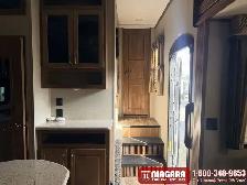 2018 KEYSTONE LAREDO 325RL Fifth Wheel - Photo 6