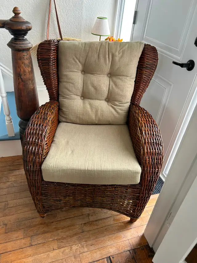 Interior large wicker chair with cushions. Non smoking home 60$