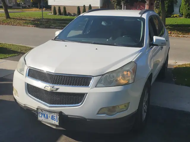 2010 CHEVROLET TRAVERSE/ 196,000 km/ GOOD CONDITION