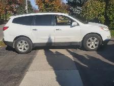 2010 CHEVROLET TRAVERSE/ 196,000 km/ GOOD CONDITION - Photo 2