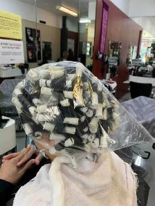 Coiffeuse demandée - Photo 4