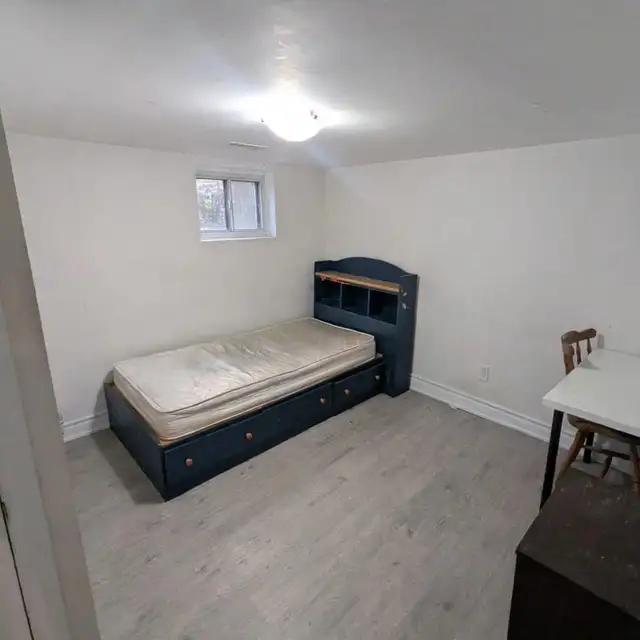 Basement Private Room - Lakeshore and Kipling