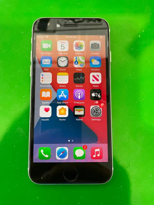 iPhone SE 3rd Generation(2022), 64GB, White.