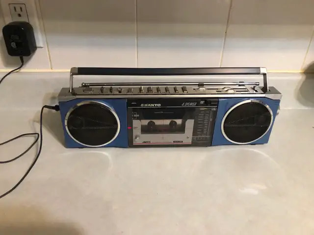 Boombox bleu sanyo 1980