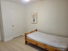 Room for Rent / York Uni. Village / North York - Photo 2