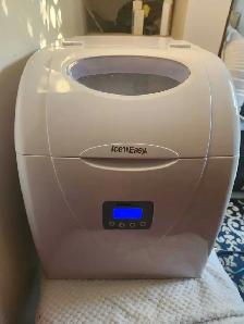XL ICE MAKER MAKES 3 SIZES/33 POUNDS A DAY - Photo 5