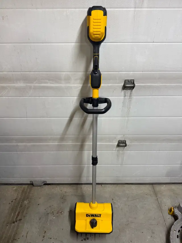 Dewalt Snow Shovel