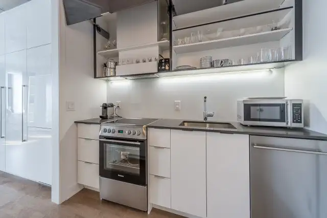 All-Inclusive Griffintown Studio – Perfect for Short & Long Term