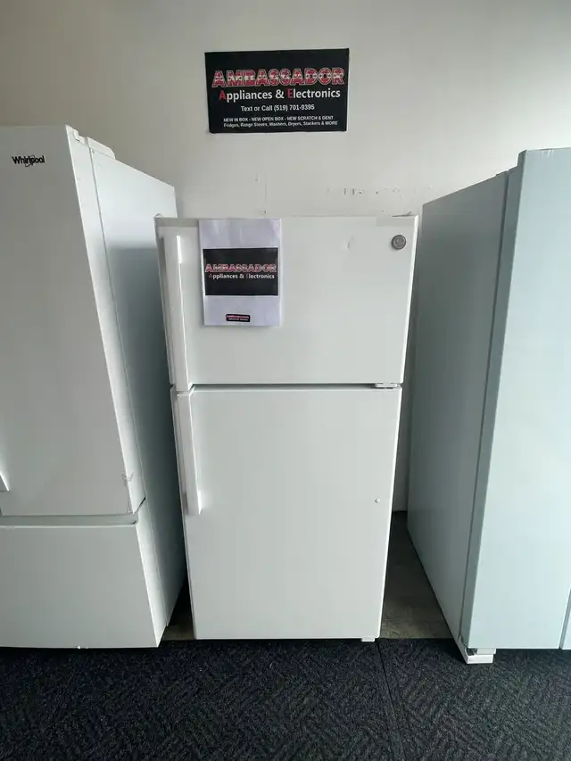 NEW 28" GE Top Freezer Fridge  (15.6 Cu.Ft) Frost Free