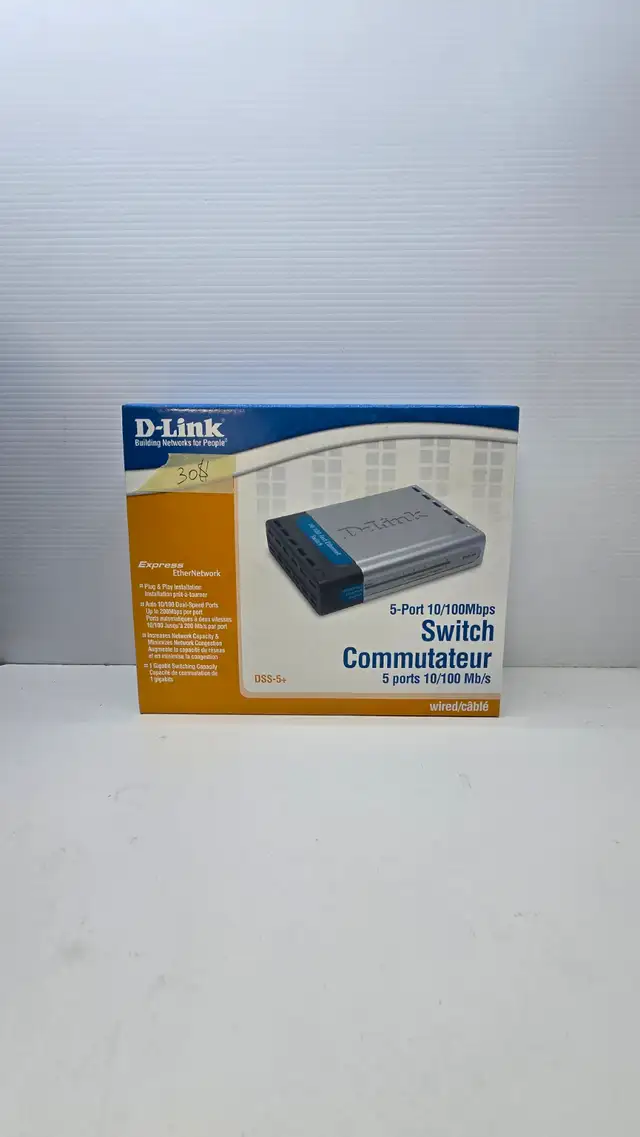 Switch D-Link DSS-5  5 ports 10/100 dans sa boîte 30$